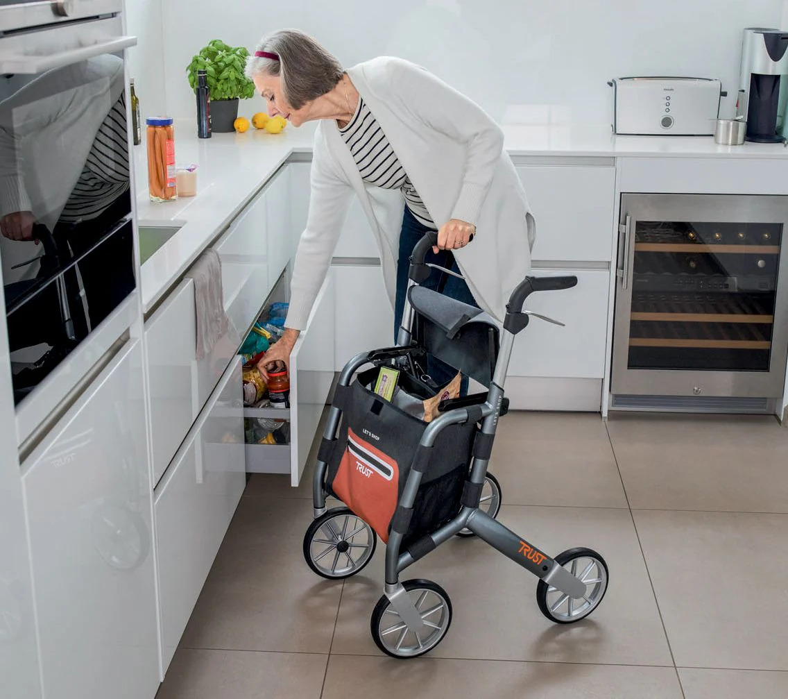 Einkaufs-Rollator Let’s Shop, klappbar, mit großer Tasche (25l) - Image 4