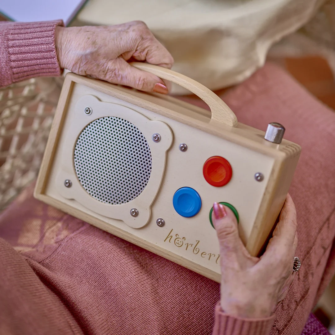 Hörbert Senior, 3 Tasten, Abspielgerät mit vorbespielter Speicherkarte, WebRadio, mit Akku - Image 8