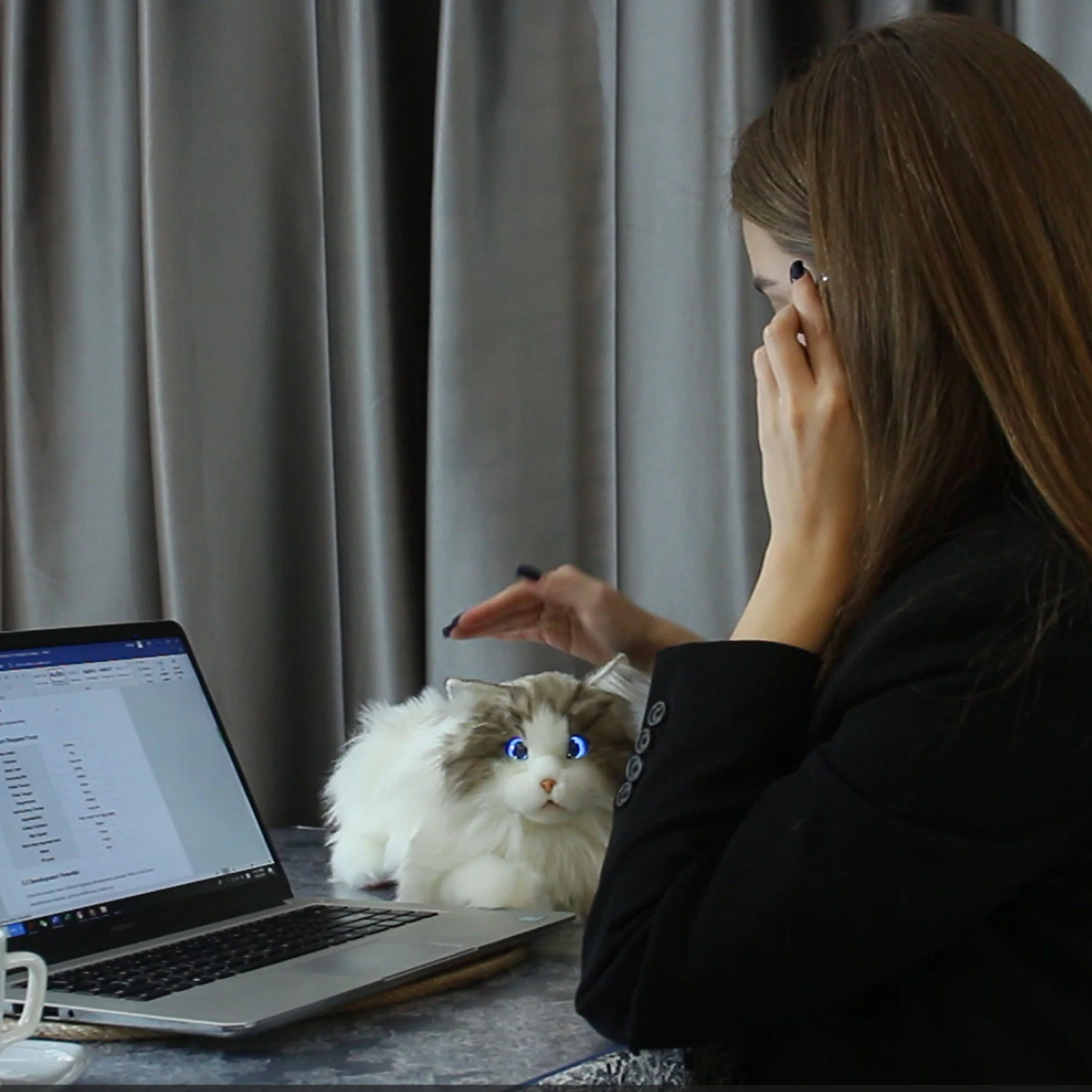 metaCat – Interaktive Roboter-Katze "Ragdoll" für Senioren und Menschen mit Demenz, wiederaufladbare Batterie - Image 5