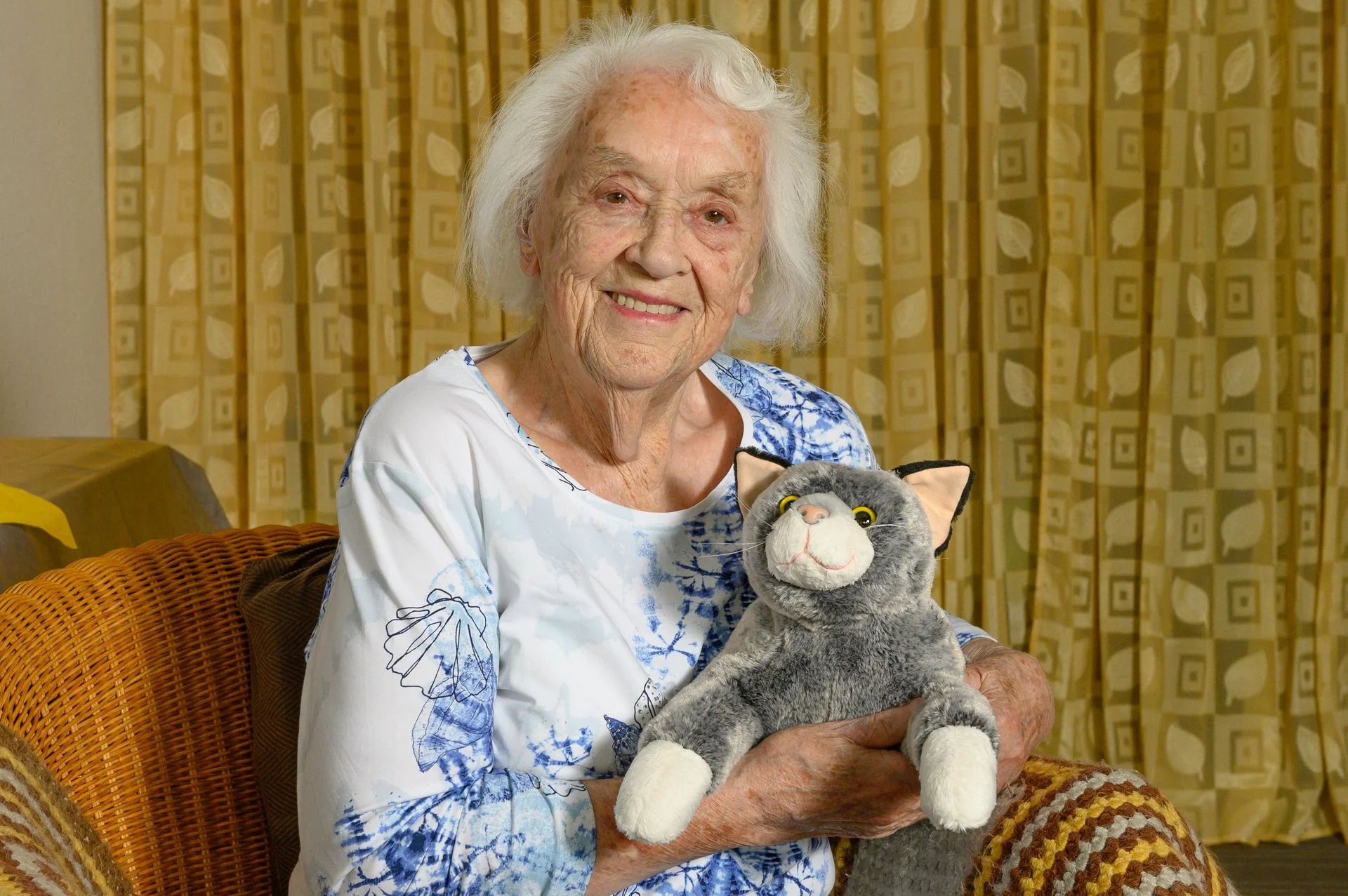 RobiCare Smart Cat, waschbar, Interaktive Roboter-Katze für Demenzerkrankte - Image 15