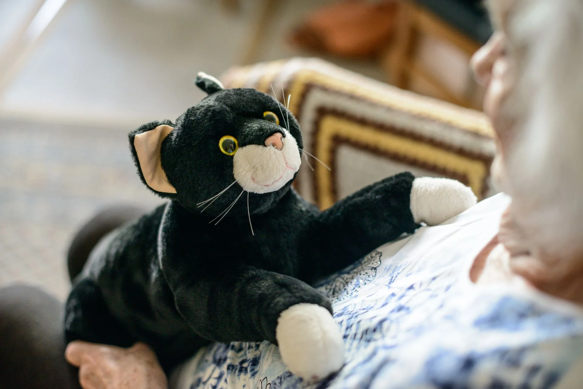 RobiCare Smart Cat, waschbar, Interaktive Roboter-Katze für Demenzerkrankte - Image 20